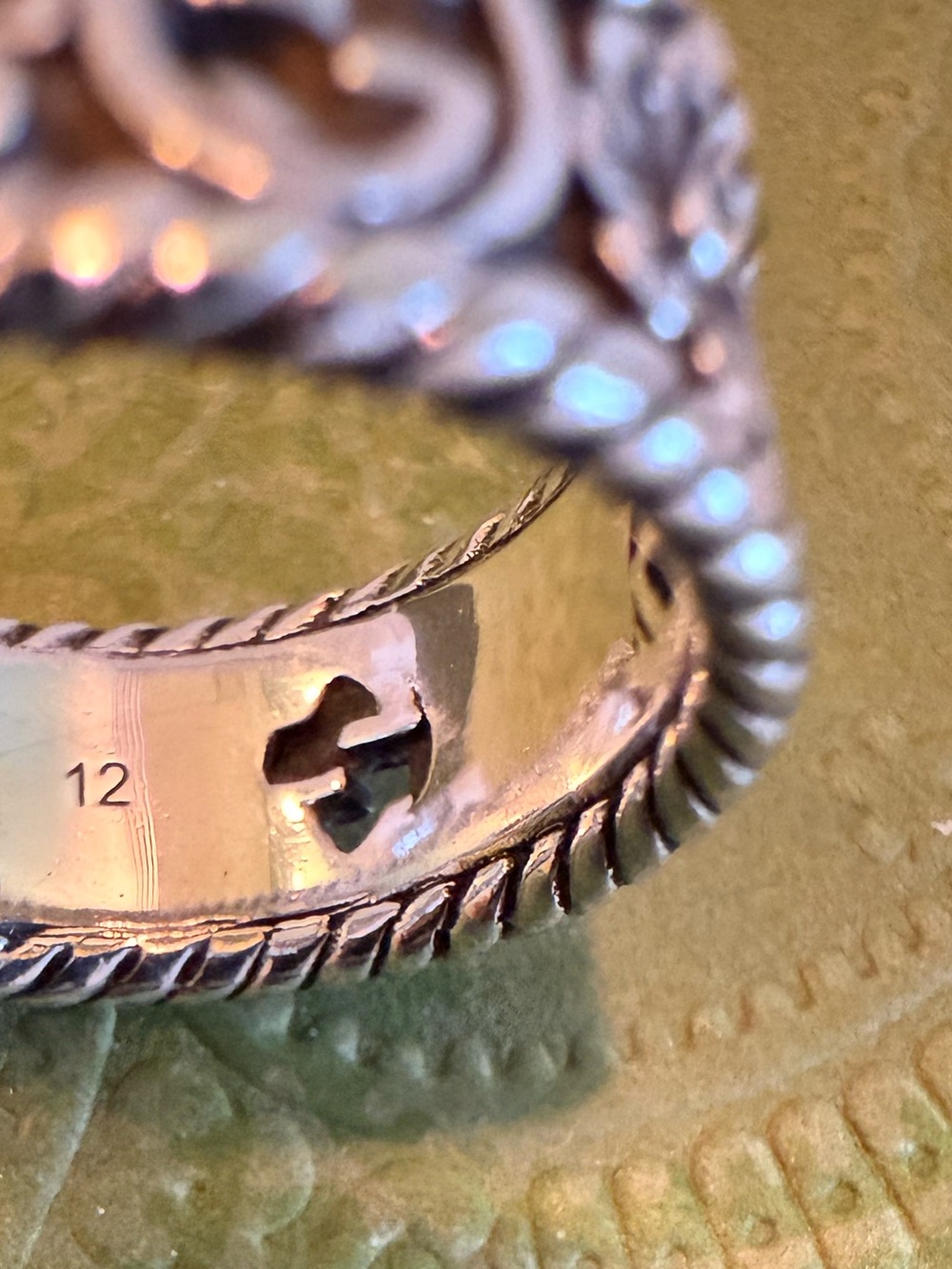 Gucci Flower Interlocking GG Ring Size 6 - Picture 6 of 8